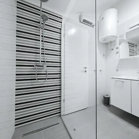Three-bedroom Holiday With Private Pool * Privlaka (Zadar)