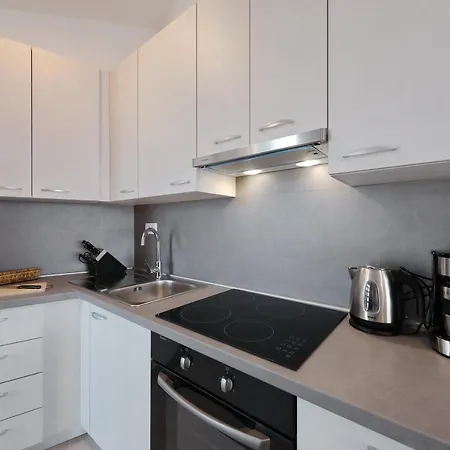Three-bedroom Holiday With Private Pool Privlaka (Zadar)