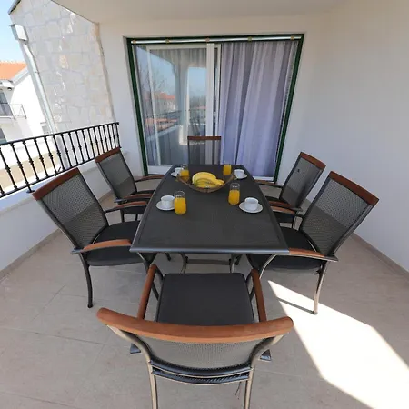 Apartament Three-bedroom Holiday With Private Pool